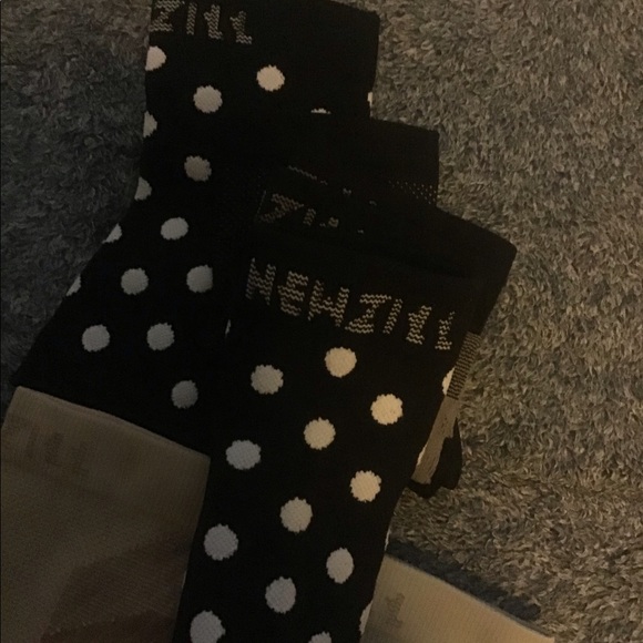 4 pair Newzill compression foot sleeves - Picture 3 of 3